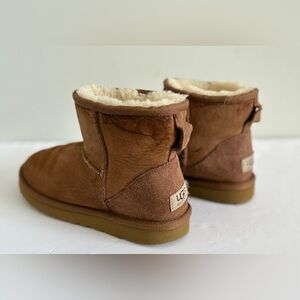 UGG Classic Brown Chestnut Ankle Boots US Size: 7